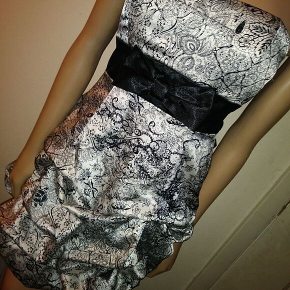 NWT rue21 black and white silky no sleeve dress - Picture 1 of 7